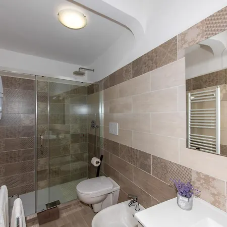 제니&에밀리 펜션 *