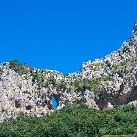 Genny And Emily Nyaraló