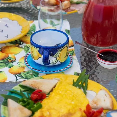 Genny And Emily Nyaraló *