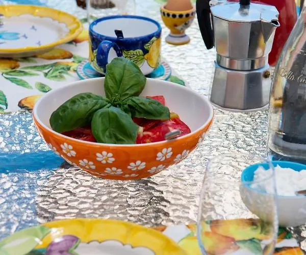 Genny And Emily Nyaraló Positano