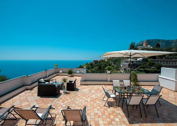 Genny And Emily Nyaraló